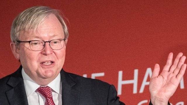 Eigentlich wollte Kevin Rudd in ein Restaurant, plötzlich aber fand er sich in der Rolle eines Chauffeurs wieder. Eigentlich wollte Kevin Rudd in ein Restaurant, plötzlich aber fand er sich in der Rolle eines Chauffeurs wieder.