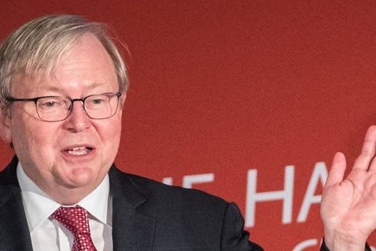 Eigentlich wollte Kevin Rudd in ein Restaurant, plötzlich aber fand er sich in der Rolle eines Chauffeurs wieder.