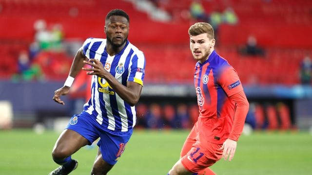 Chancel Mbemba (l) von Porto und Timo Werner (r) vom FC Chelsea in Aktion.