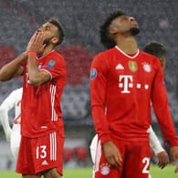 Heimpleite im Champions-League-Duell mit PSG: Die Bayern Eric Maxim Choupo-Moting und Kingsley Coman können es nicht fassen.
