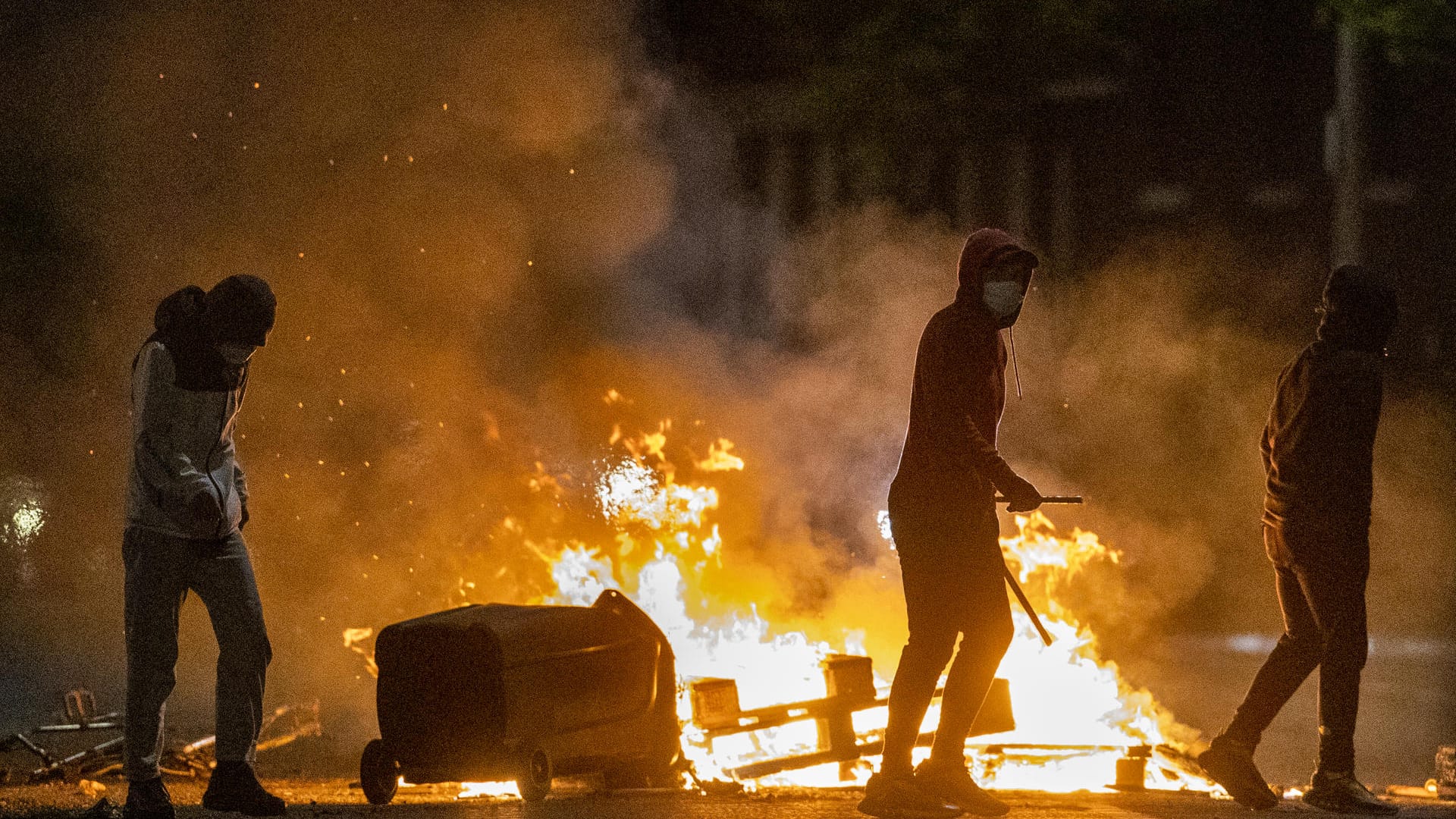 Unruhen in Nordirland: Seit Tagen kommt es zu nächtlichen Krawallen, bei denen inzwischen mehr als 40 Polizisten verletzt wurden.