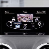 Bordcomputer in einem Audi: Ein Auto sammelt Daten, wenn ein Smartphone mit dem Infotainment-System gekoppelt wird.