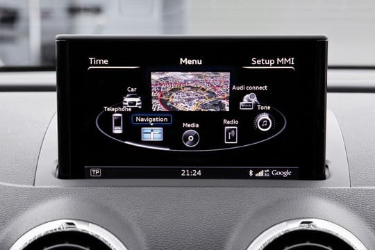 Bordcomputer in einem Audi: Ein Auto sammelt Daten, wenn ein Smartphone mit dem Infotainment-System gekoppelt wird.