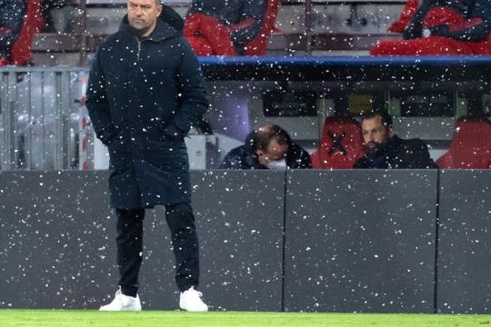 Sorgte mit seinen Aussagen nach der Pleite gegen PSG für Diskussion: Bayern-Coach Hansi Flick.
