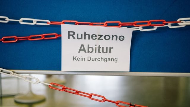Die Abiturprüfungen sollen in diesem Jahr trotz Corona stattfinden.