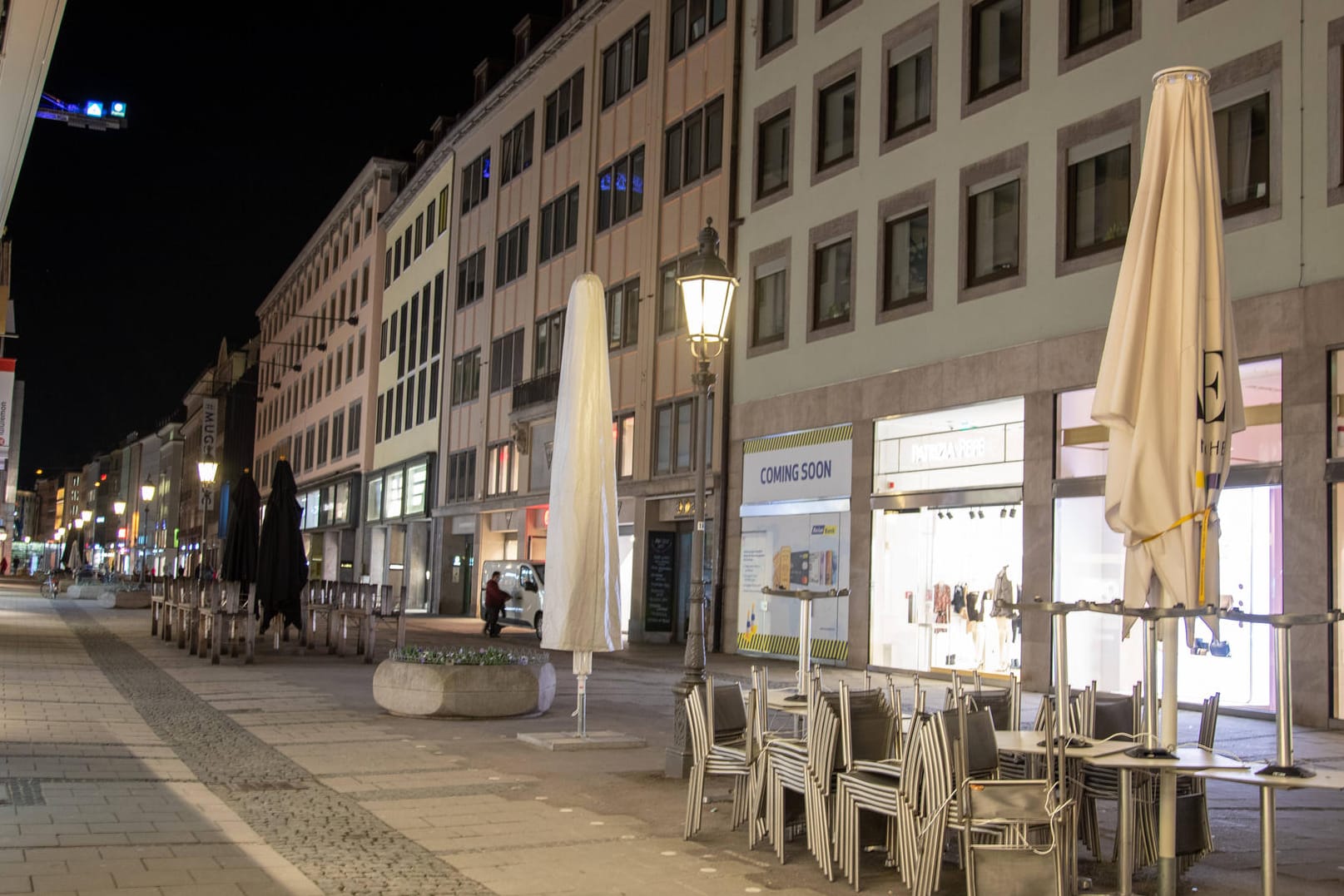Leergefegte Innenstadt: Das Grundrecht der Bewegungsfreiheit wird durch Ausgangssperren eingeschränkt.