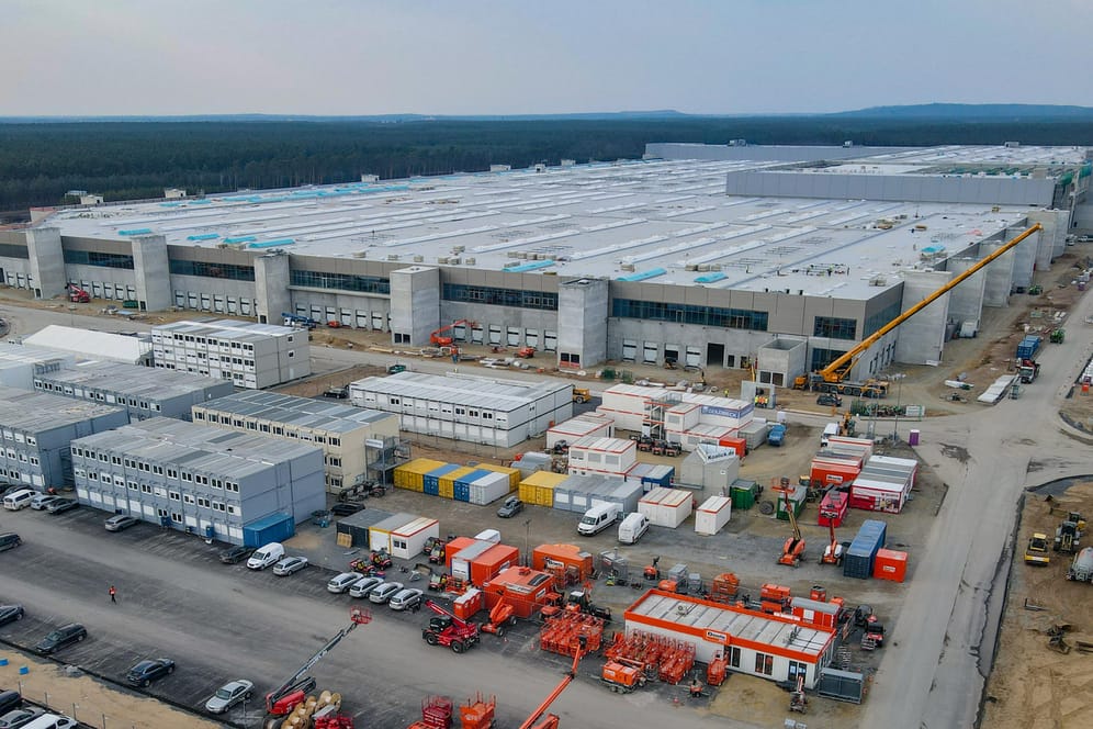 Baustelle der Tesla Gigafactory Berlin-Brandenburg: Bisher gibt es nur vorläufige Bauzulassungen.