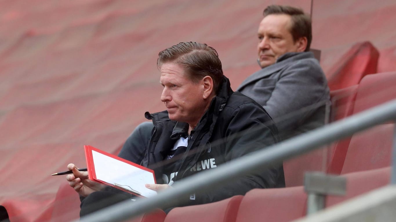 Trainer Markus Gisdol und Horst Heldt (Archivbild): Der Sportchef soll dem Trainer ein Ultimatum gesetzt haben.
