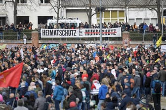 "Querdenker" demonstrieren in Stuttgart am Karsamstag: Nun wurde die nächste Demo angekündigt.