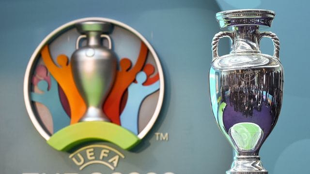 Trotz der Verschiebung stehen hinter der Fußball-EM weiter viele Fragezeichen. Trotz der Verschiebung stehen hinter der Fußball-EM weiter viele Fragezeichen.