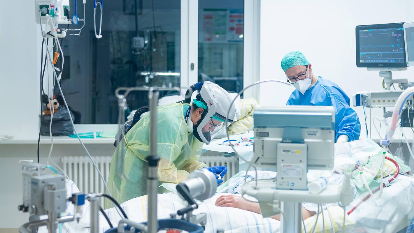 Covid-Intensivstation (Symbolbild): Laut Intensivmedizinern wird die Lage zunehmends kritisch.