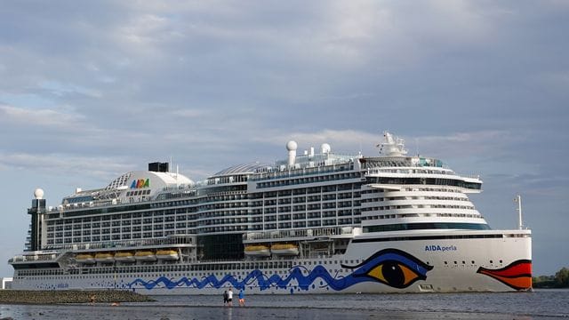 Aida: Seit Mitte März ist die "Aidaperla" als einziges Schiff der Flotte und mit einer stark reduzierten Passagierzahl unterwegs.