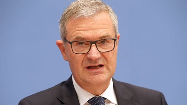 Kay Scheller, Präsident des Bundesrechnungshofes, spricht während einer Pressekonferenz. Kay Scheller, Präsident des Bundesrechnungshofes, spricht während einer Pressekonferenz.