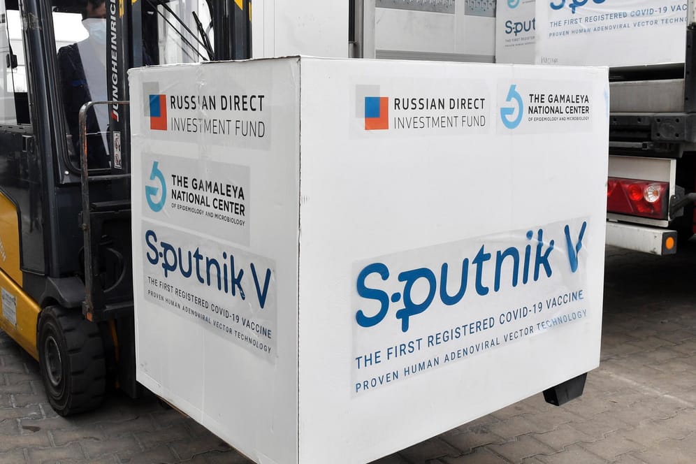 Eine Lieferung Sputnik V in Ungarn: Einige EU-Länder haben – trotz fehlender EU-Zulassung – den russischen Corona-Impfstoff gekauft.