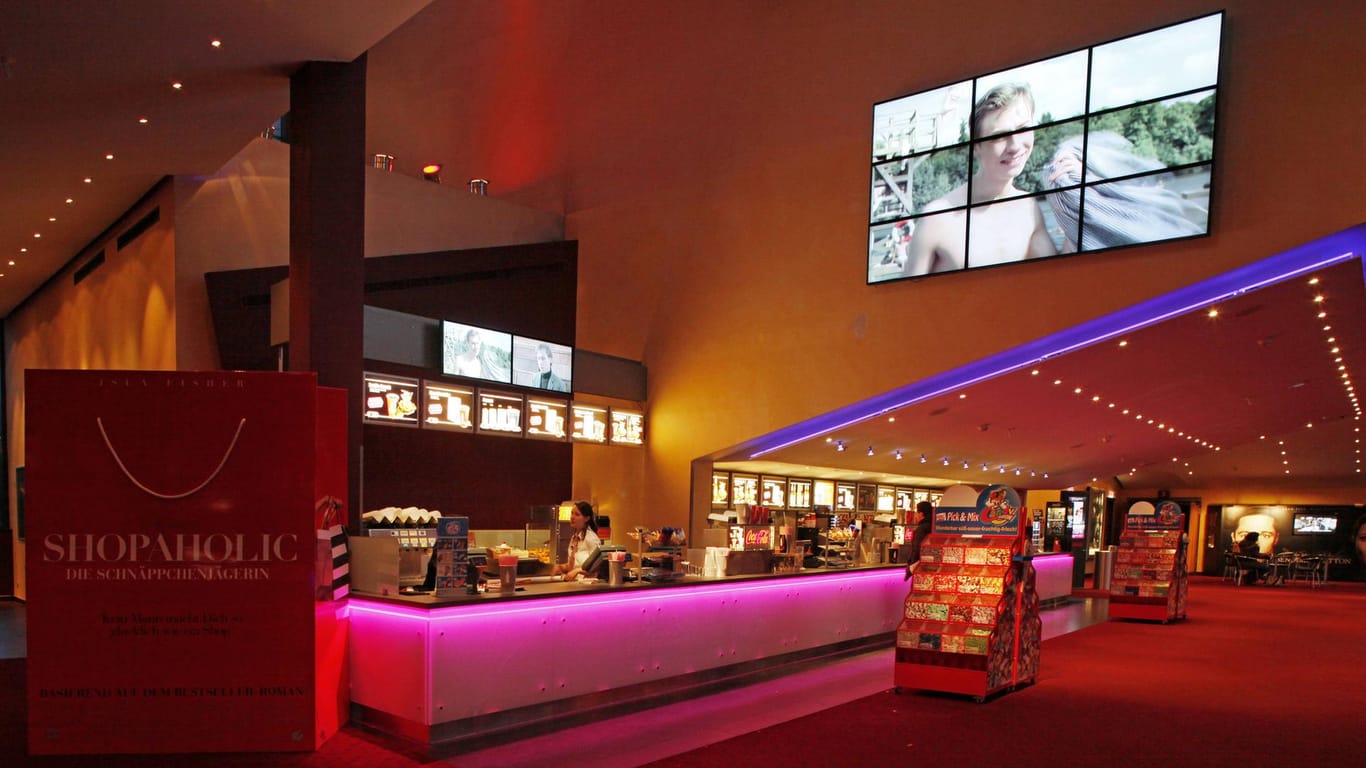 Foyer eines Kinos (Symbolbild): Der Mann hatte sich geweigert, das Kino zu verlassen.