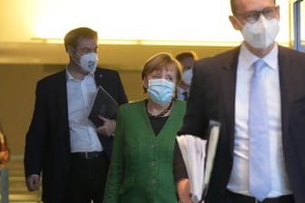 Berlins Regierender Bürgermeister Michael Müller (r), Kanzlerin Angela Merkel (M) und Bayerns Ministerpräsident Markus Söder nach der letzten Bund-Länder-Runde.