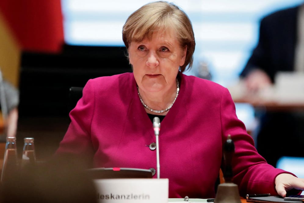 Kanzlerin Merkel: Nach wochenlangem Verhandeln erhöht sie den Druck auf die Ministerpräsidenten.