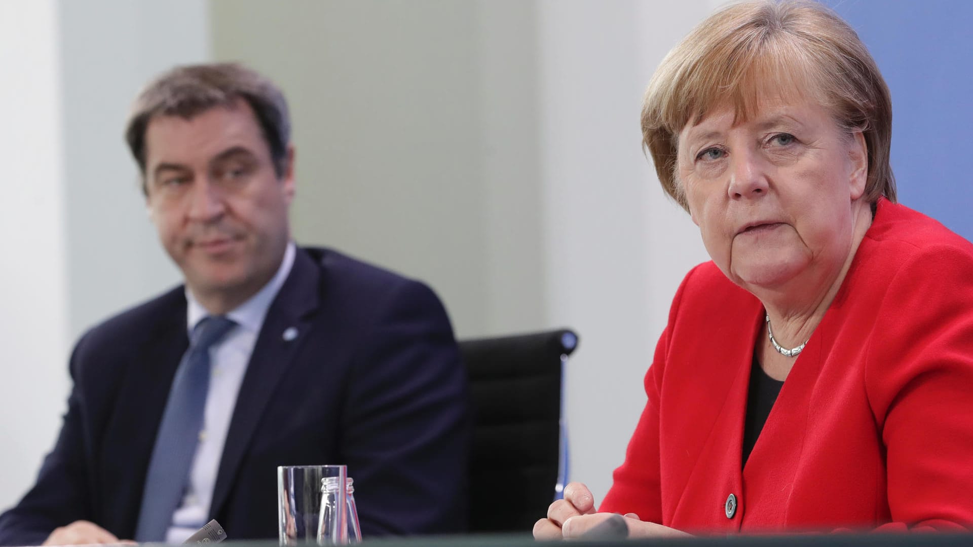 Ministerpräsident Söder und Kanzlerin Merkel auf dem Corona-Gipfel: Der CSU-Chef hat sich mit seinen politischen Alleingängen in der Pandemie in der Union nicht nur Freunde gemacht.