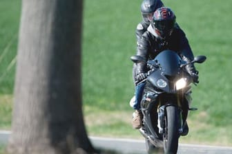 Flottes Doppel: Um das Motorrad sicher zu zweit genießen zu können, braucht es etwas Übung und Teamarbeit.