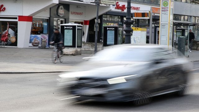 Nur wenn andere Mittel nicht zur Verfügung stehenn, darf bei Notstandslagen mit überhöhter Geschwindigkeit gefahren werden.