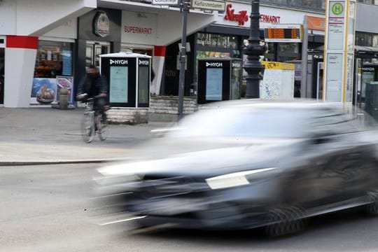 Nur wenn andere Mittel nicht zur Verfügung stehenn, darf bei Notstandslagen mit überhöhter Geschwindigkeit gefahren werden.