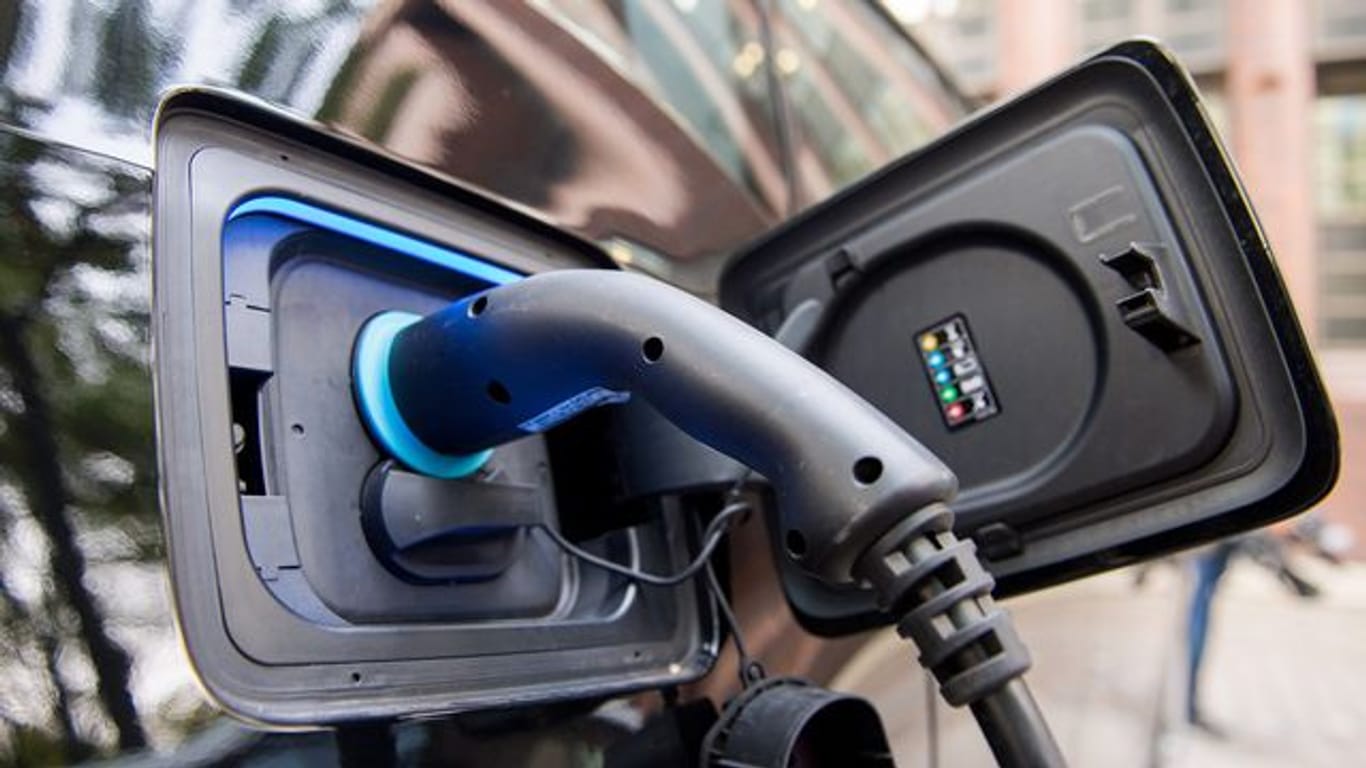 Ladestation für E-Fahrzeuge: Der Bundesverband der Energie- und Wasserwirtschaft (BDWE) hat eine Erhebung durchgeführt.