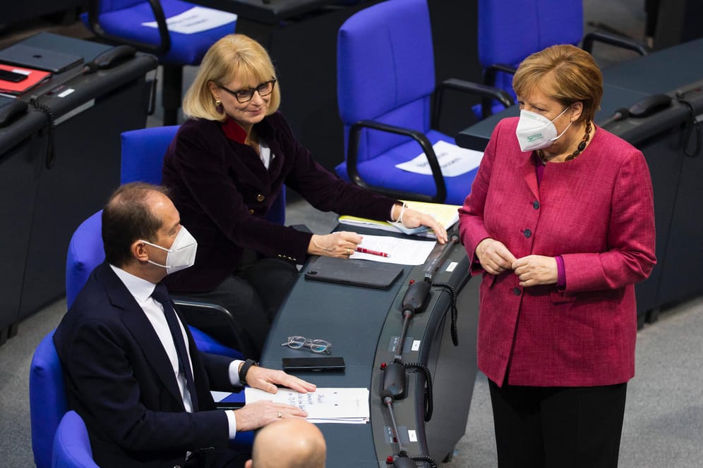 Kanzlerin Angela Merkel im Gespräch: Der Termin für die nächste Bund-Länder-Runde steht noch nicht fest.