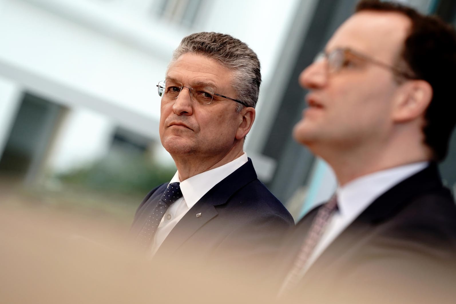 RKI-Chef Lothar Wieler (l.) und Gesundheitsminister Spahn: Sie befürworten eine schnelle Verschärfung des Lockdowns.
