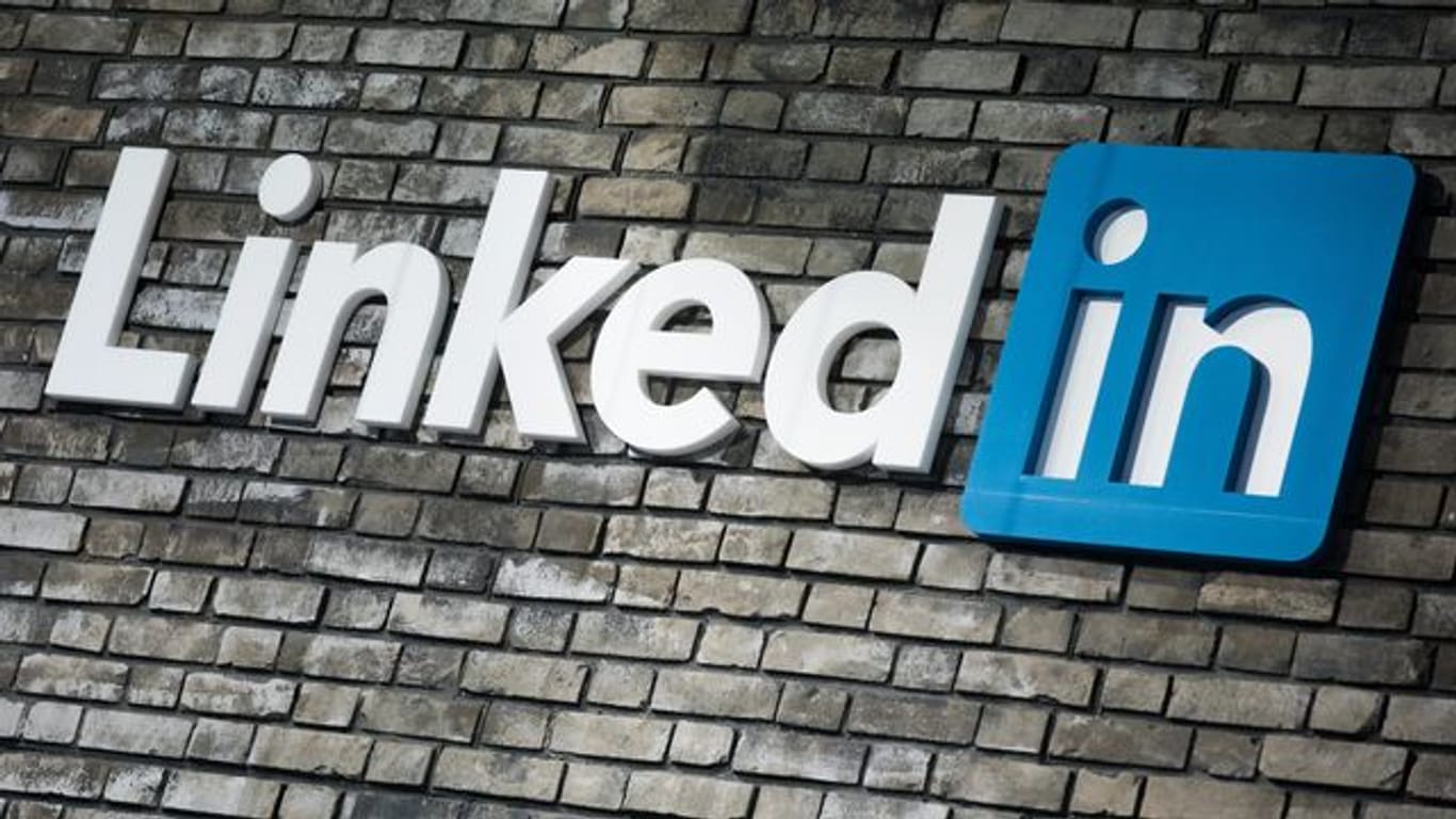 In einem Hacker-Forum sollen Millionen von Nutzerdaten angeboten werden, die vom Karrierenetzwerk LinkedIn stammen.