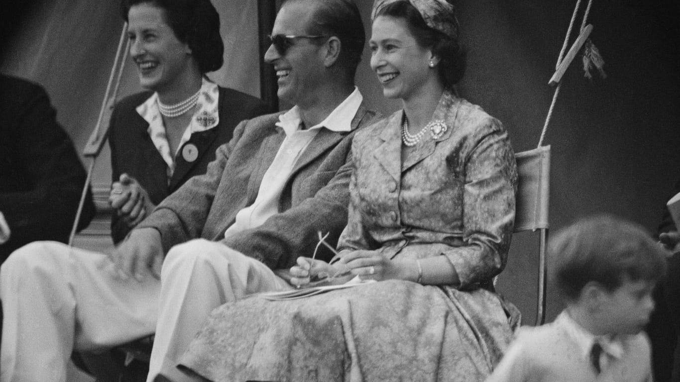 Prinz Philip und die Queen 1958: Er war mehr als ein Royal, der immer mal in Fettnäpfchen trat, er war die große Liebe von Englands Königin und ein Mann, der immer für seine Sache eintrat.