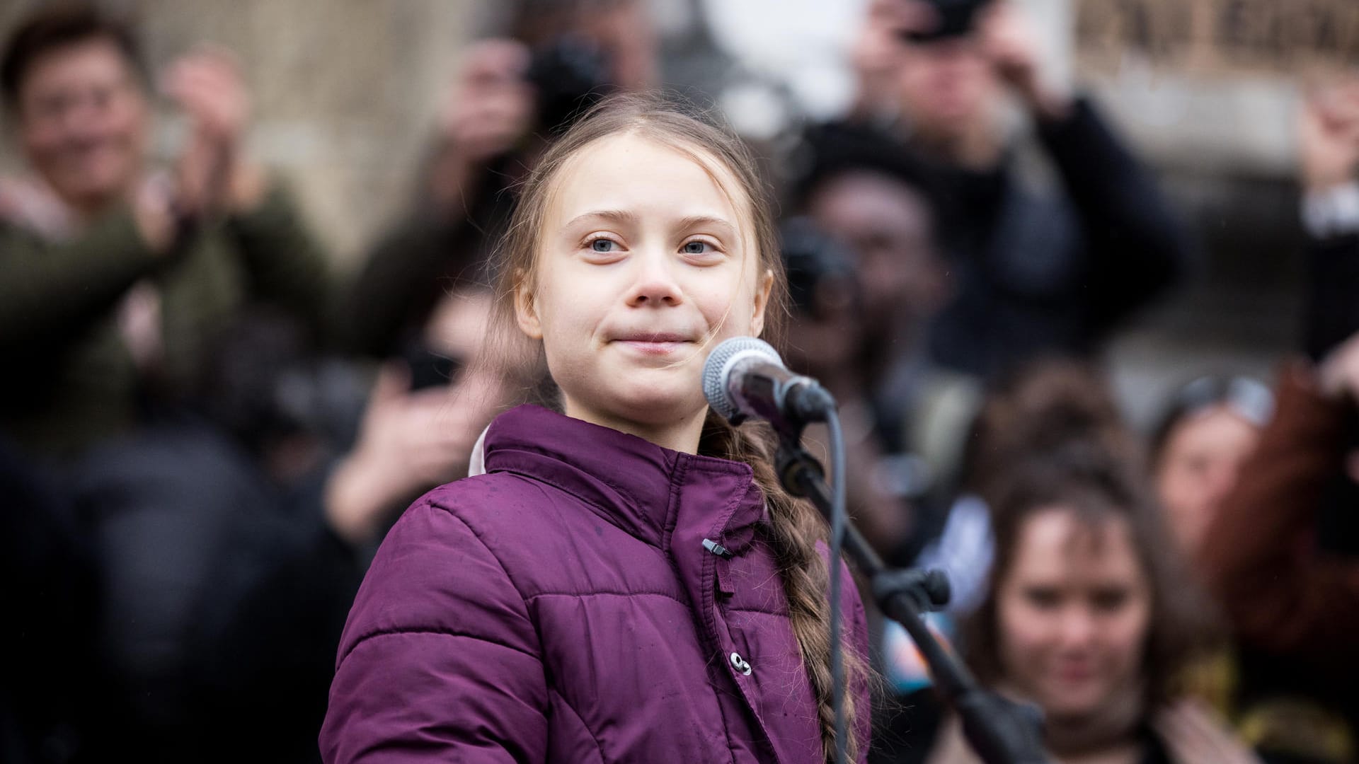 Greta Thunberg bei einer Klimademo 2020 in Lausanne: "Impfnationalismus wird die Pandemie nicht lösen", mahnt die Klimaaktivistin. Greta Thunberg bei einer Klimademo 2020 in Lausanne: "Impfnationalismus wird die Pandemie nicht lösen", mahnt die Klimaaktivistin.