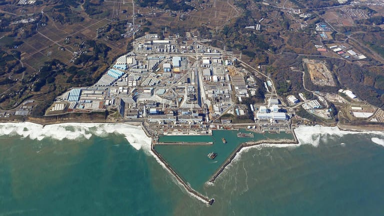 Die Kernkraftwerk-Anlage an der Küste von Fukushima: Japan will das radioaktive Kühlwasser aus dem Kraftwerk im Meer entsorgen.