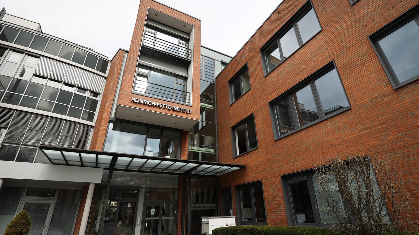 Heinrich-Pette-Institut in Hamburg (Archivbild): Das Institut hat zwei Gutachten zur Vergangenheit des Namensgebers anfertigen lassen.