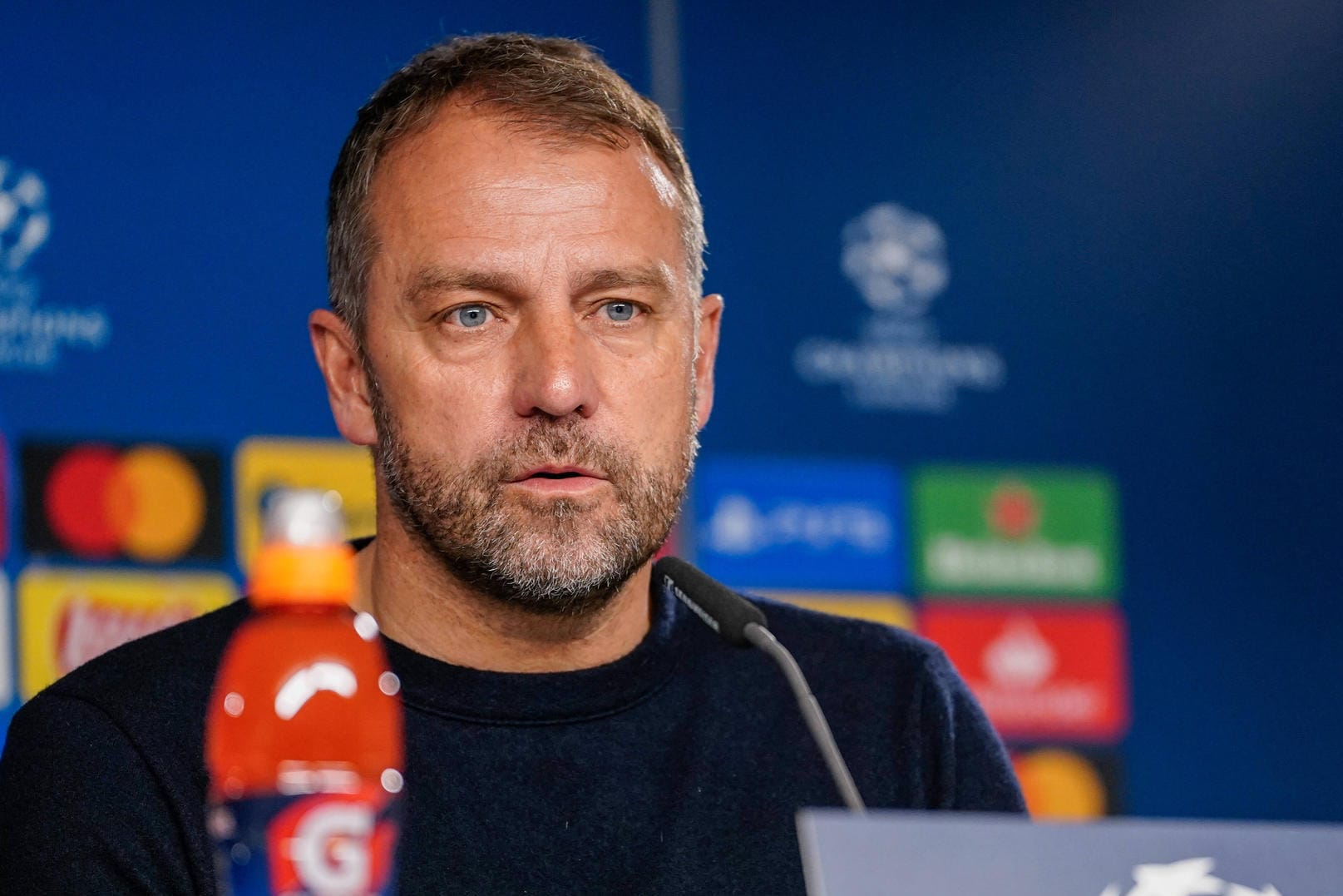 Pressekonferenz des FC Bayern München: Trainer Hansi Flick fand klare Worte.