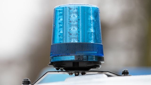 Das Blaulicht eines Polizei-Einsatzwagens.