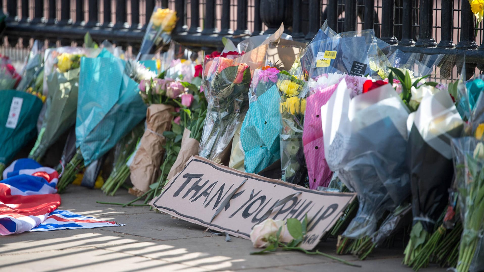 "Thank you Philip": Die Menschen bedanken sich bei dem verstorbenen Herzog von Edinburgh.