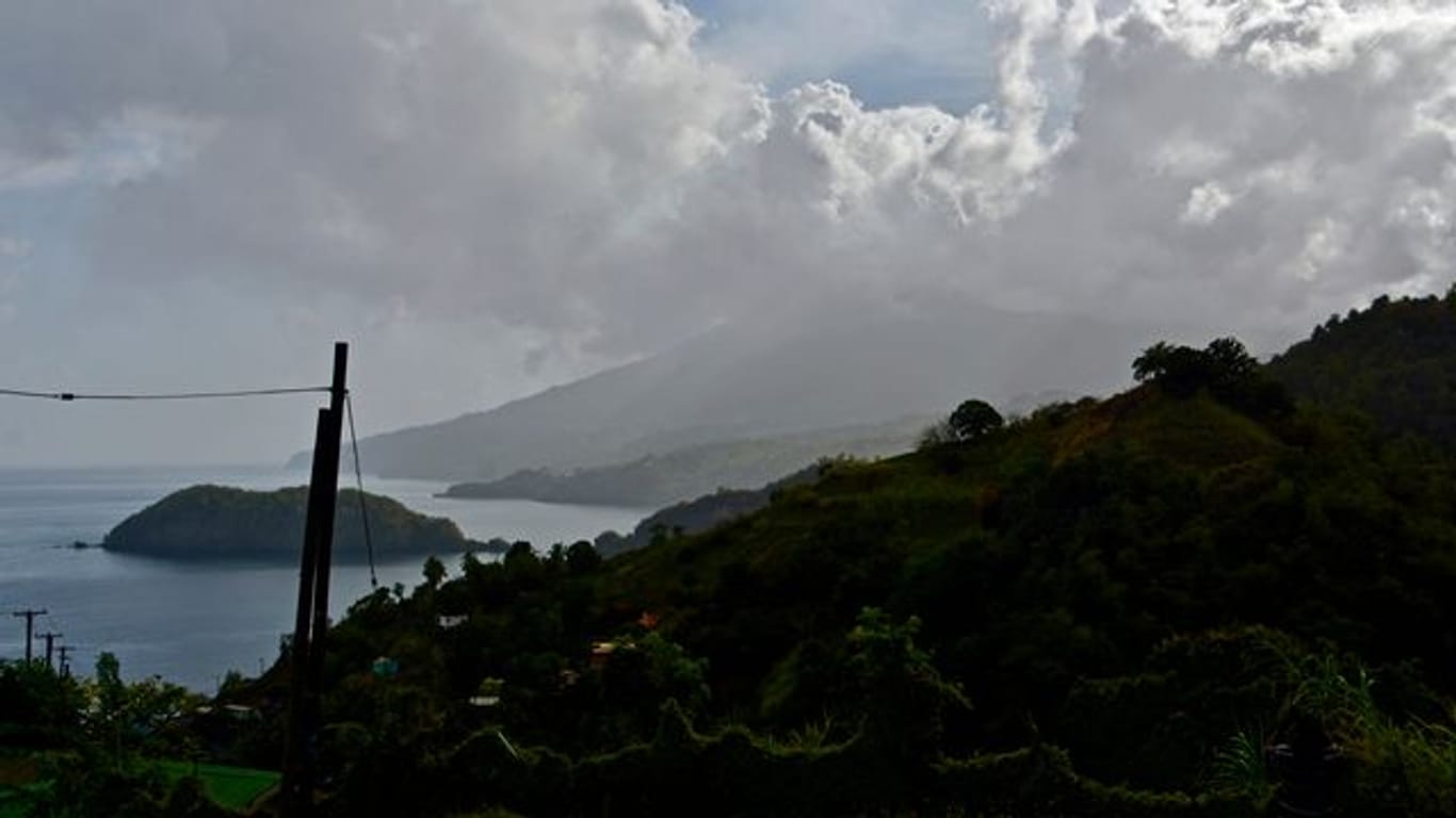 Der Vulkan La Soufriere ist auf der östlichen Karibikinsel St.