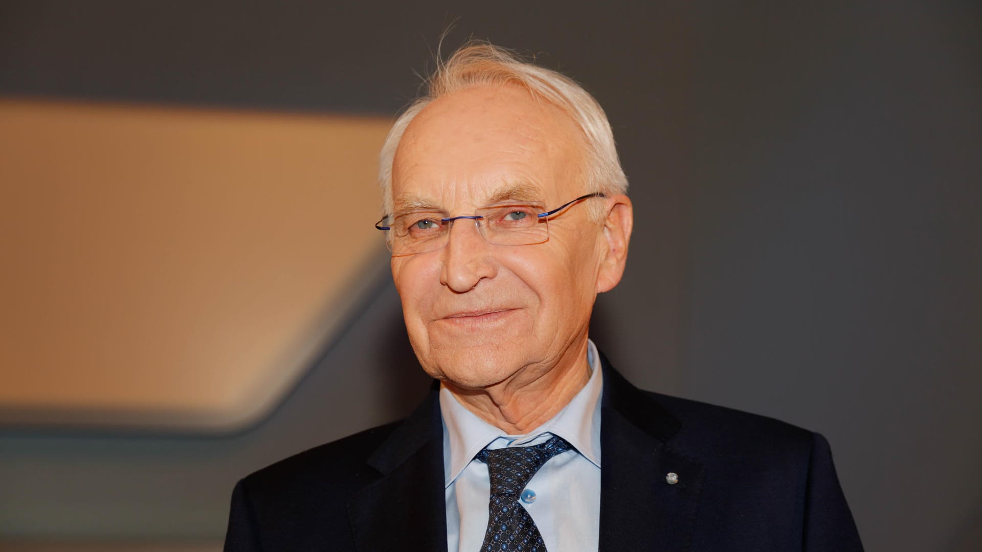 Der ehemalige CSU-Chef Edmund Stoiber über Armin Laschet und Markus Söder: "Beide haben das Zeug zum Kanzler". Der ehemalige CSU-Chef Edmund Stoiber über Armin Laschet und Markus Söder: "Beide haben das Zeug zum Kanzler".