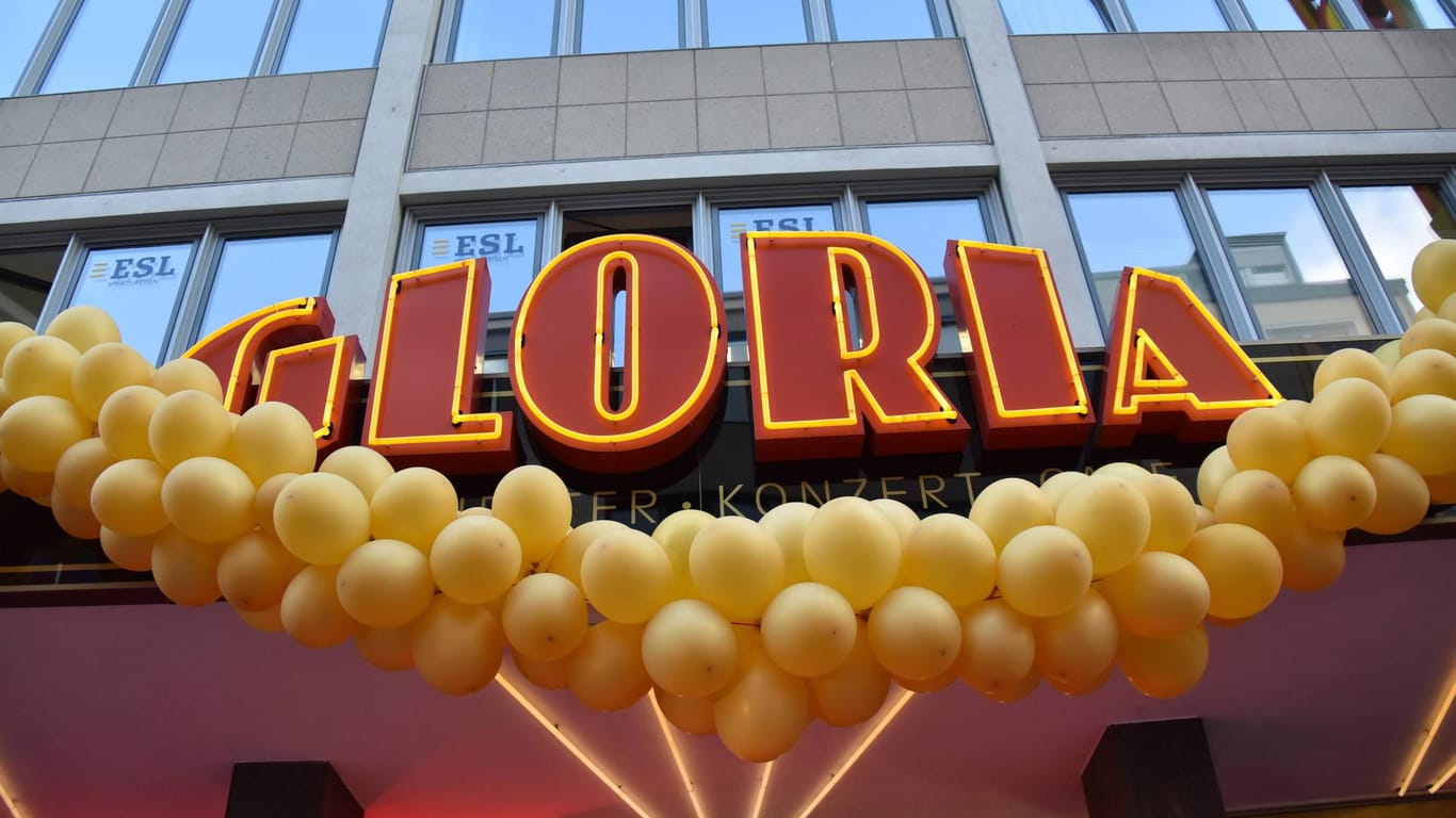 Das Kölner Gloria-Theater zur Jubiläumsfeier 60 Jahre (Archivbild): In der Nähe des bekannten Theaters ist der Lieferant überfallen worden.