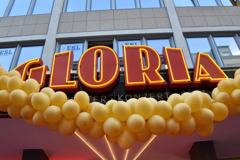 Das Kölner Gloria-Theater zur Jubiläumsfeier 60 Jahre (Archivbild): In der Nähe des bekannten Theaters ist der Lieferant überfallen worden.