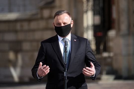 Der polnische Präsident Andrzej Duda gedachte der Opfer mit einem Besuch der Wawel-Kathedrale.