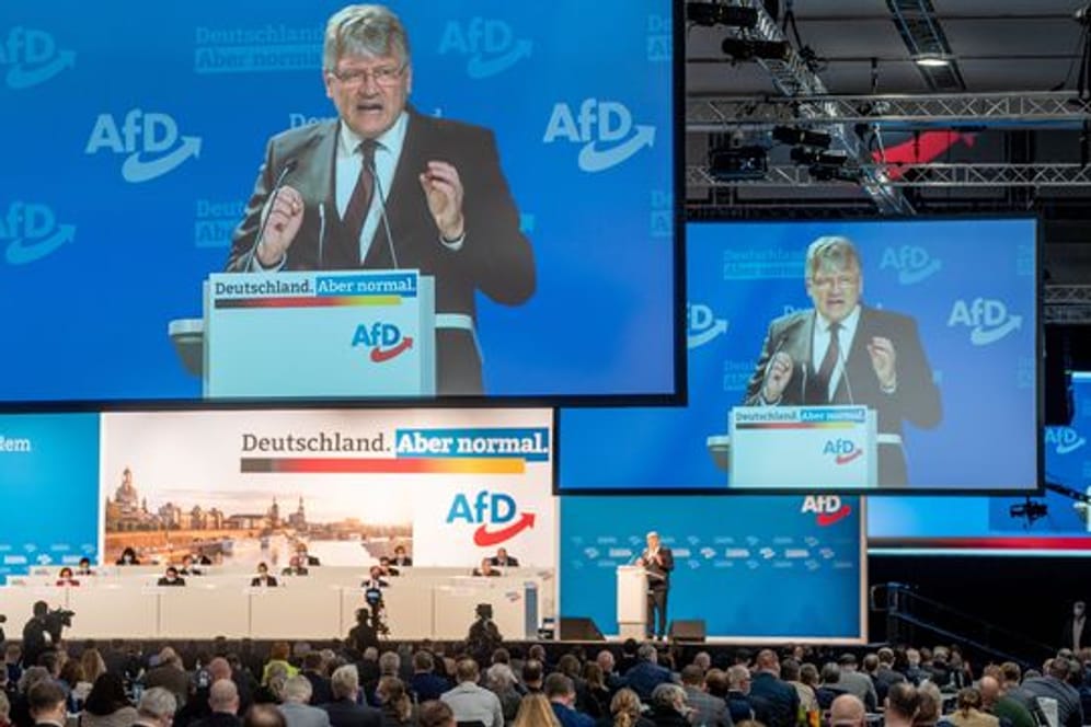 Jörg Meuthen spricht in der Dresdener Messehalle beim Bundesparteitag der AfD zu den Delegierten.