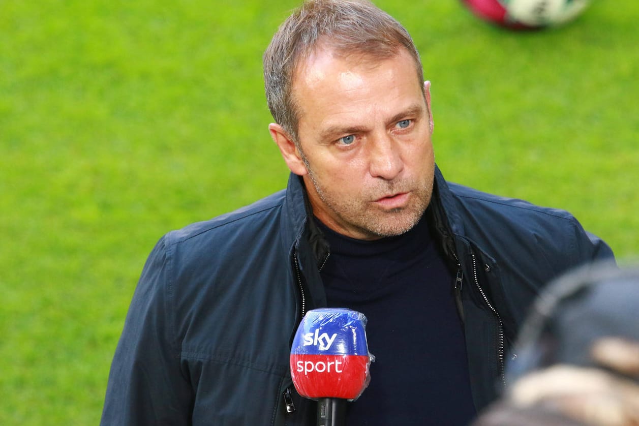 Hansi Flick: Der Bayern-Trainer ist aktuell genervt von der Debatte um seine Zukunft.