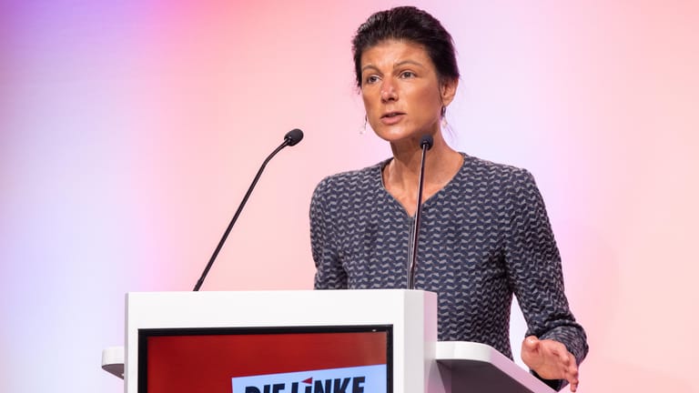 Sahra Wagenknecht spricht bei einer Online-Veranstaltung der NRW-Linken: Der Landesverband hat sie auf den ersten Platz der Landesliste gewählt.