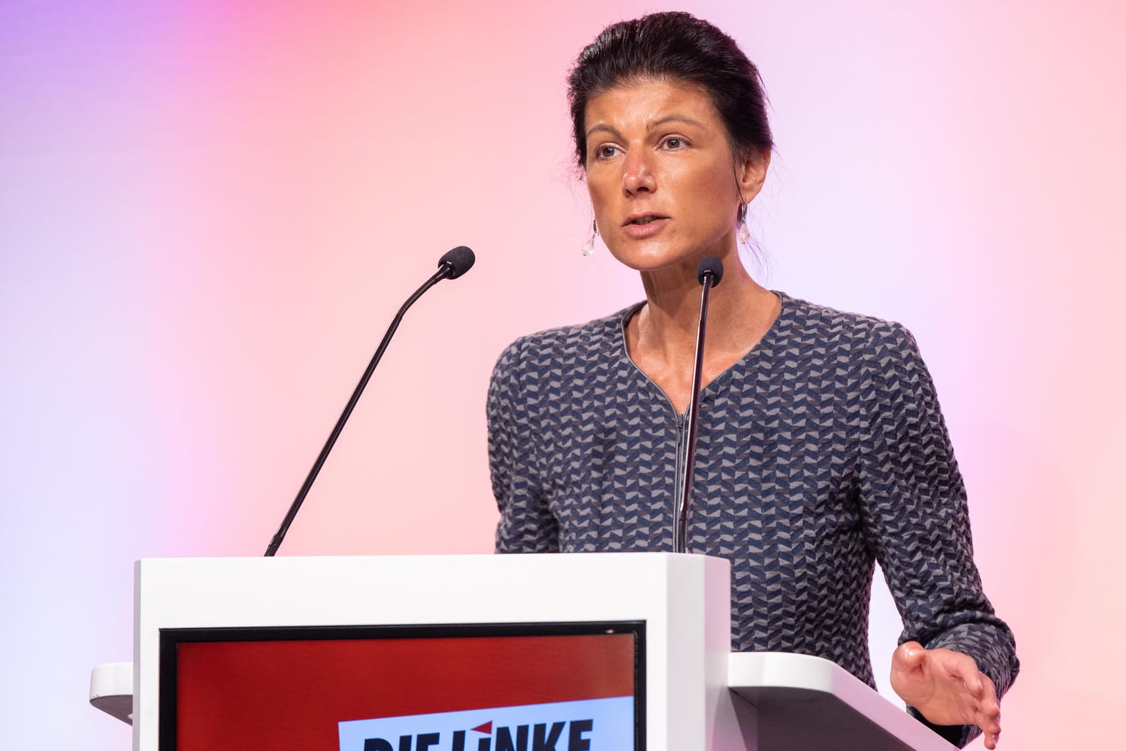 Sahra Wagenknecht spricht bei einer Online-Veranstaltung der NRW-Linken: Der Landesverband hat sie auf den ersten Platz der Landesliste gewählt.