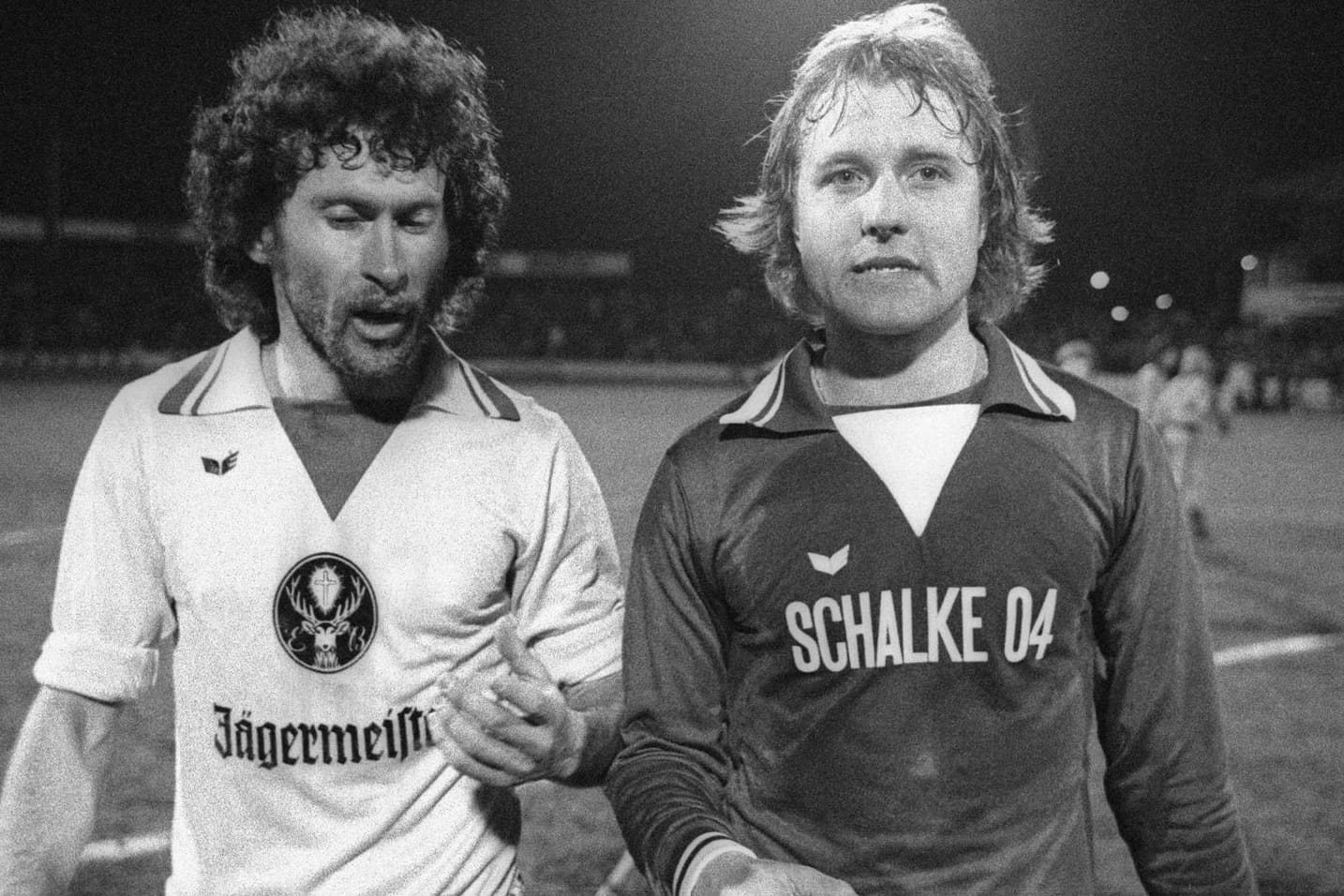 Jürgen Sobieray (r.) neben Paul Breitner: Der Außenverteidiger spielte zehn Jahre für die Knappen.