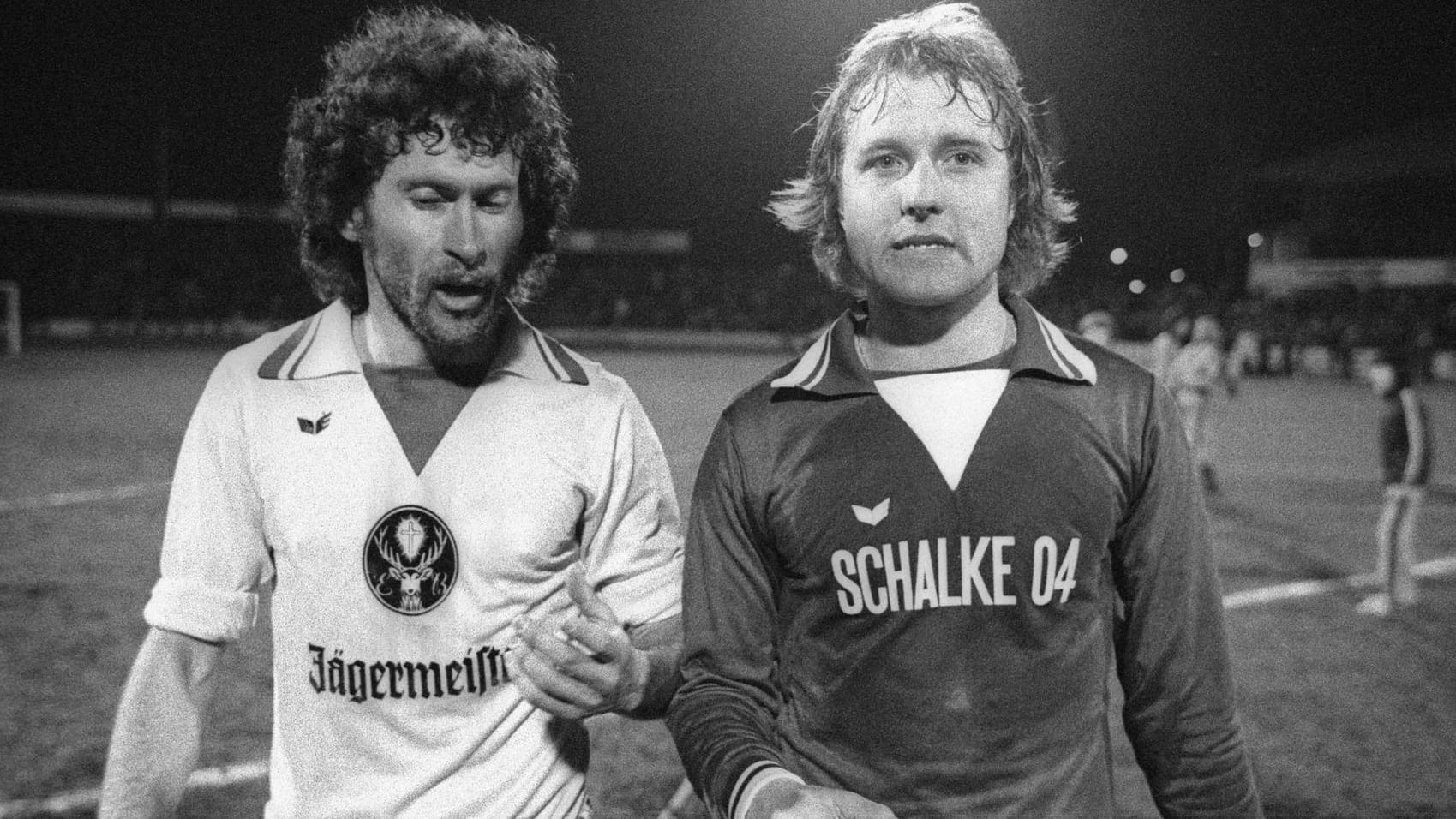 Jürgen Sobieray (r.) neben Paul Breitner: Der Außenverteidiger spielte zehn Jahre für die Knappen.