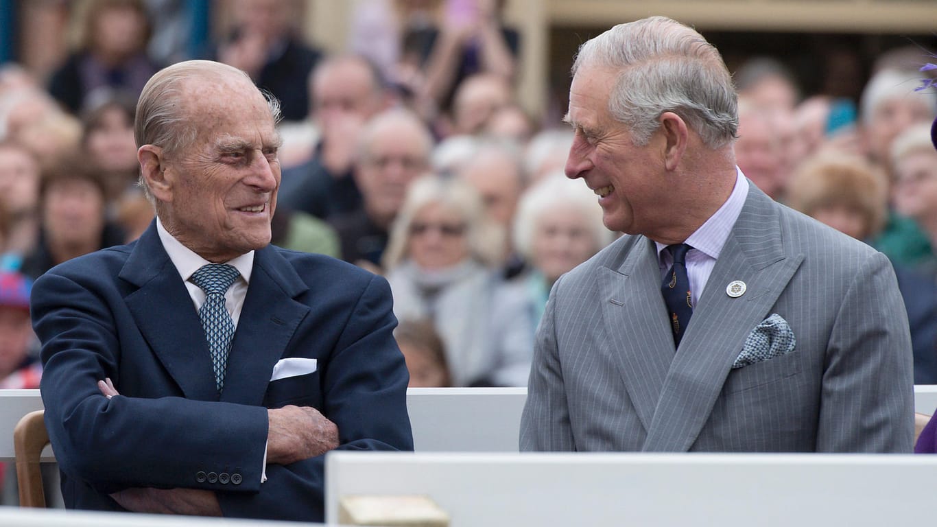 Prinz Philip und Prinz Charles: Der Herzog von Edinburgh starb am Freitag im Alter von 99 Jahren.