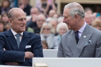 Prinz Philip und Prinz Charles: Der Herzog von Edinburgh starb am Freitag im Alter von 99 Jahren.