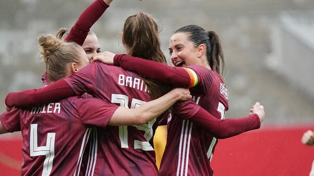 Jule Brand (M) erzielte gegen Australien ihr erstes Länderspieltor. Jule Brand (M) erzielte gegen Australien ihr erstes Länderspieltor.